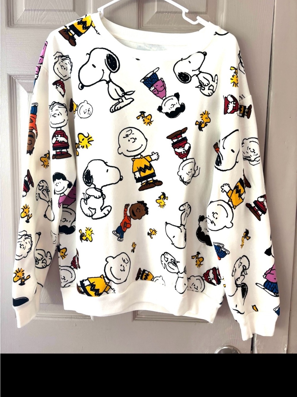 NWT Peanuts Snoopy & Friends White Sweatshirt Crewneck SZ L 11-13 Juniors - Picture 2 of 12